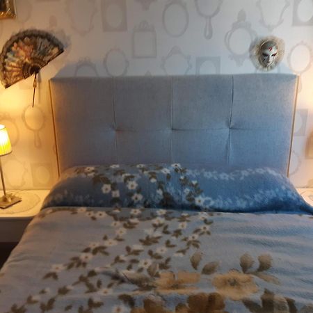 Chambre Lit Double Dans Pavillon , Chez Lilyanne Tonnay-Charente Екстериор снимка