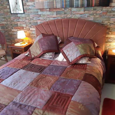 Chambre Lit Double Dans Pavillon , Chez Lilyanne Tonnay-Charente Екстериор снимка
