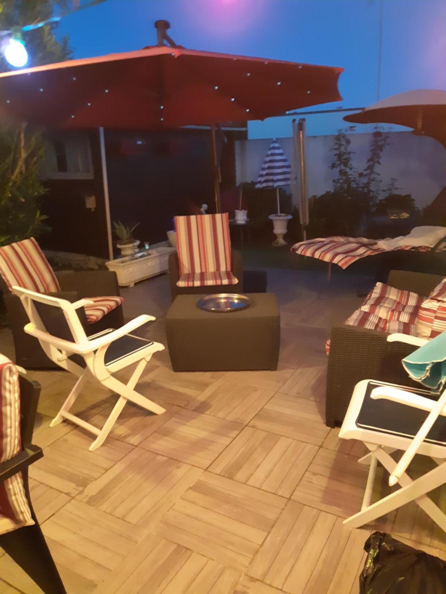 Chambre Lit Double Dans Pavillon , Chez Lilyanne Tonnay-Charente Екстериор снимка