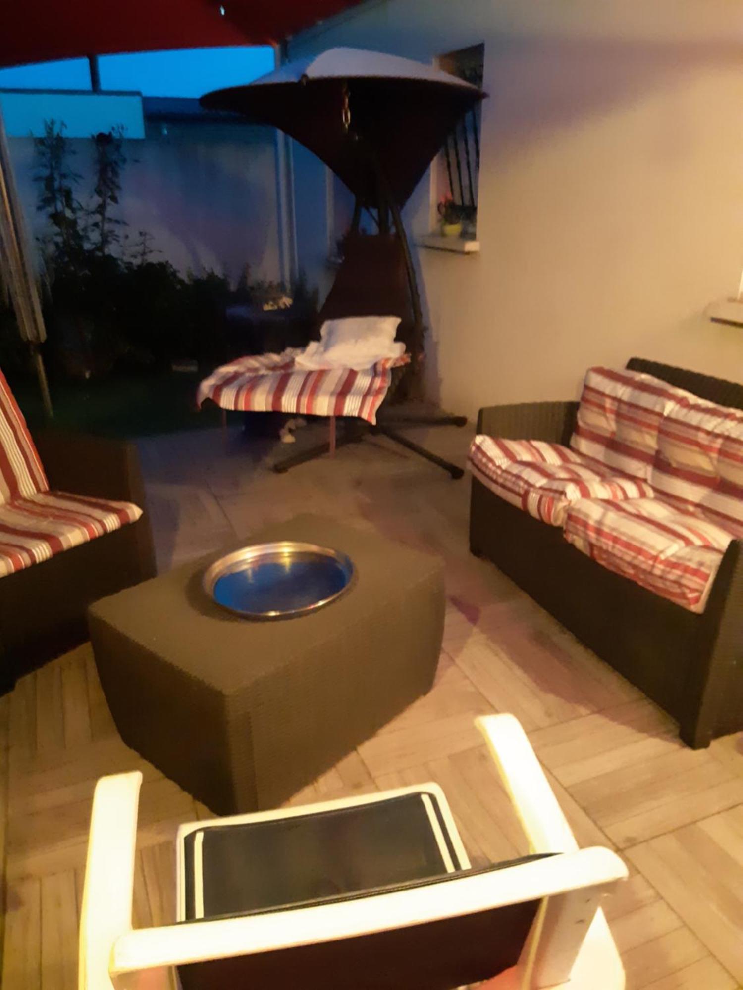 Chambre Lit Double Dans Pavillon , Chez Lilyanne Tonnay-Charente Екстериор снимка
